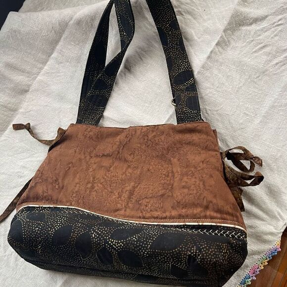 Quilted artisan embroidered Chic-a-dee double handle satchel. - Picture 2 of 8